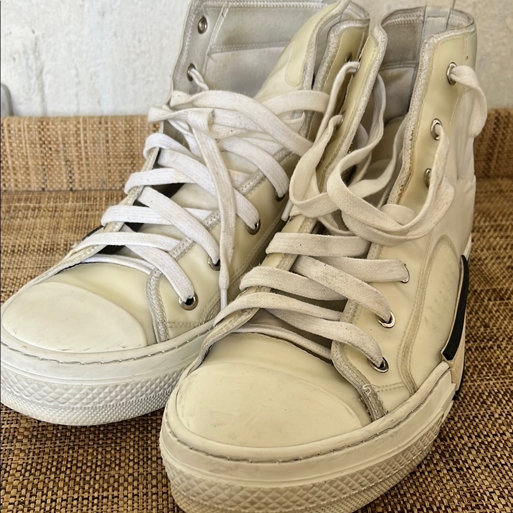 Mens or women’s White High-Top Sneakers